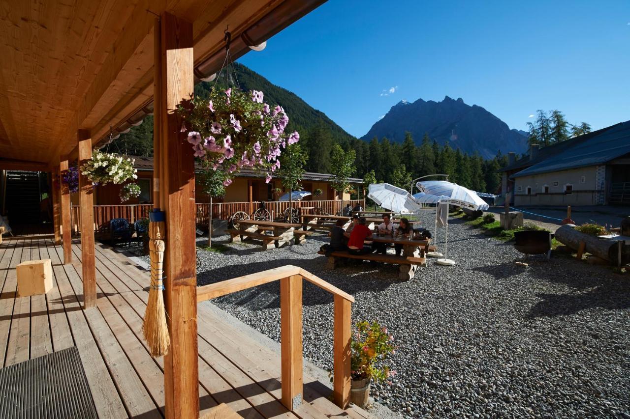 Reitstall Und Saloon San Jon Scuol Exterior foto