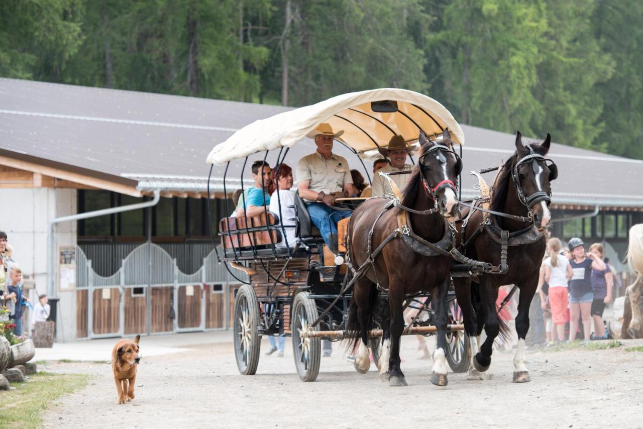 Reitstall Und Saloon San Jon Scuol Exterior foto