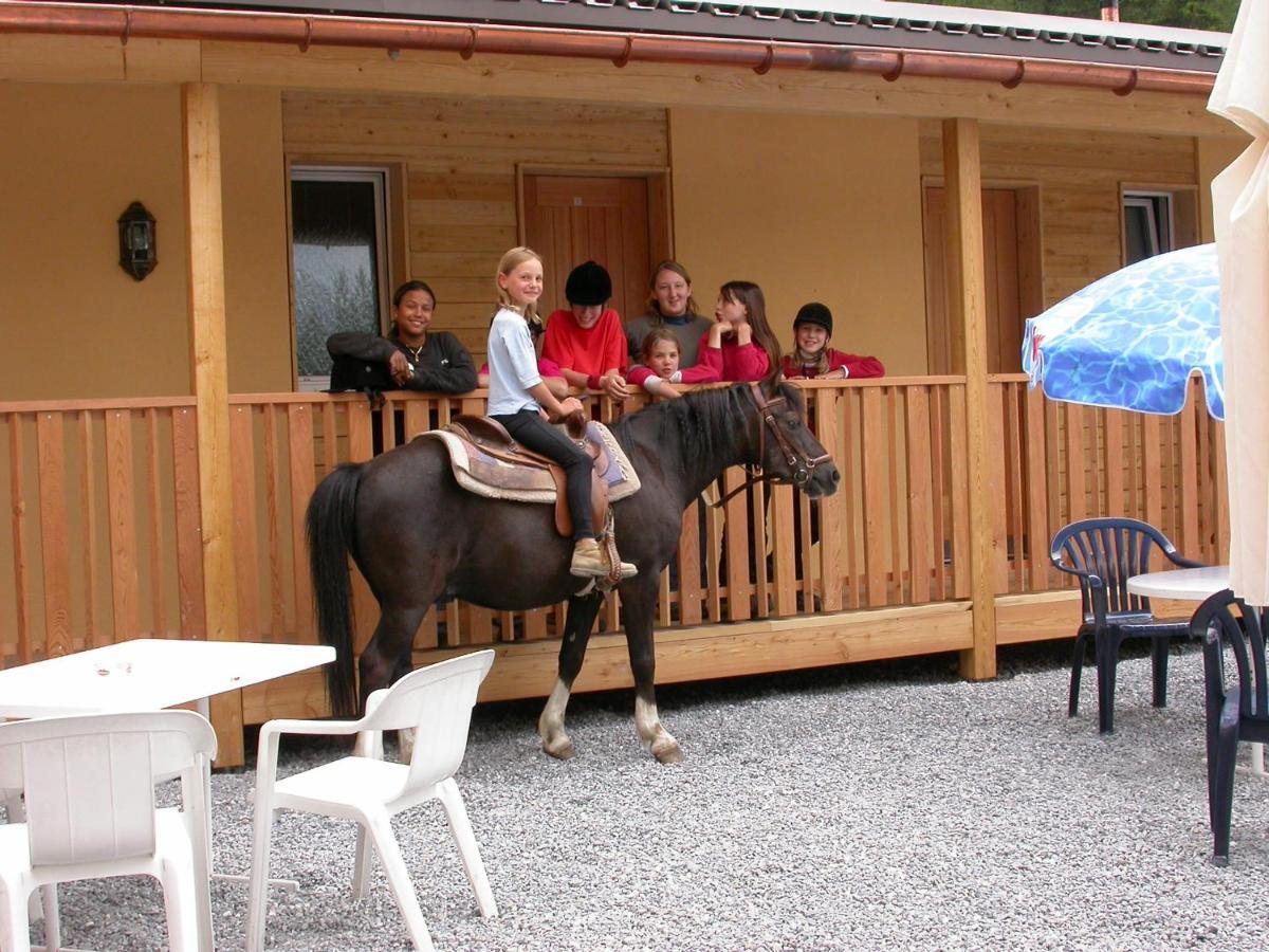 Reitstall Und Saloon San Jon Scuol Exterior foto